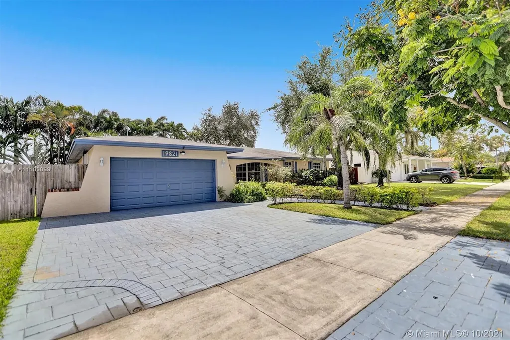 19821 SW 84th Avenue Cutler Bay FL 33189