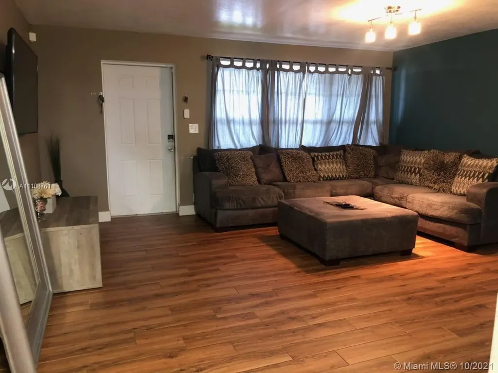 8850 Lyndall Lane Palm Beach Gardens FL 33403