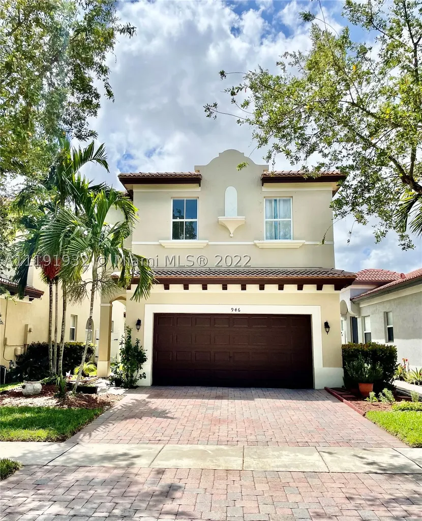 946 NE 37th Place Homestead FL 33033