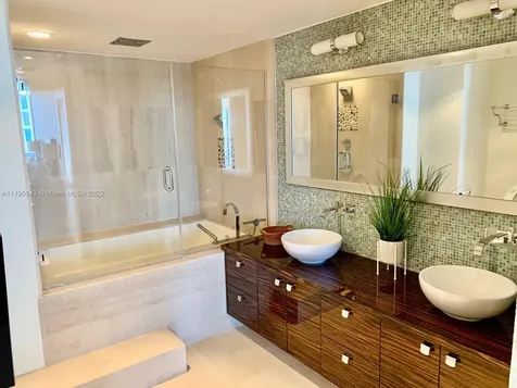 5875 Collins Avenue Miami Beach FL 33140