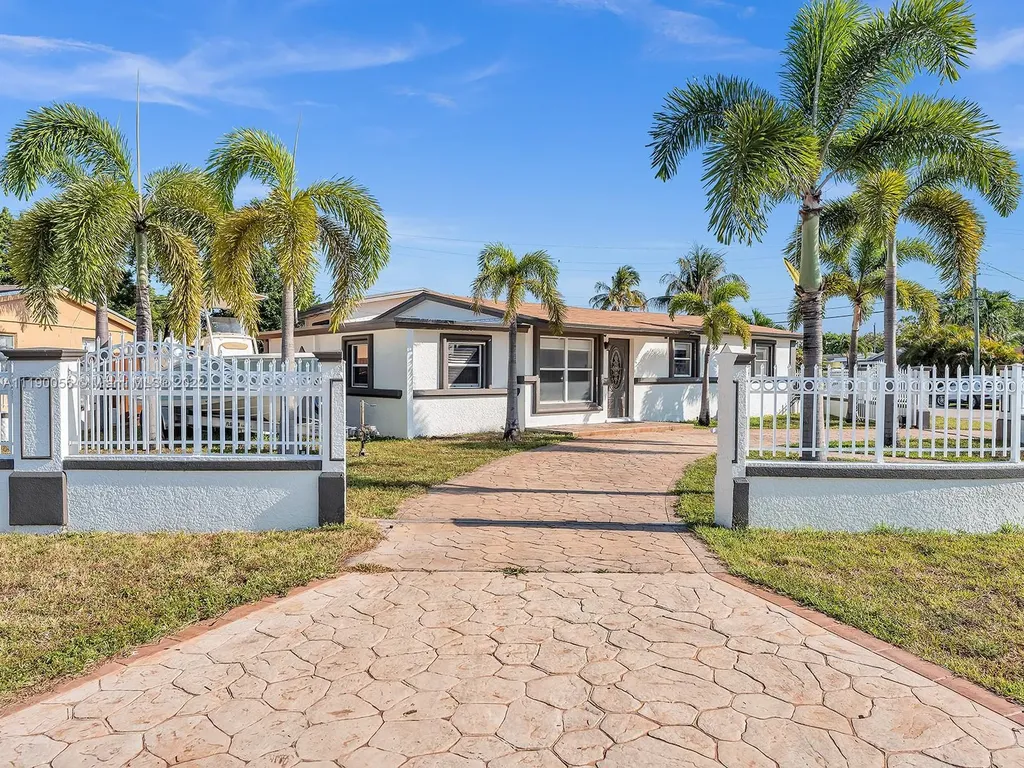 4465 SW 49th Court Dania Beach FL 33314