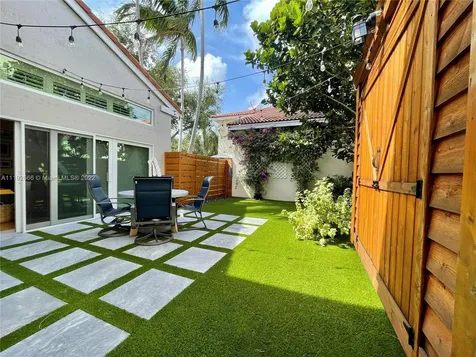 1145 Papaya Street Hollywood FL 33019