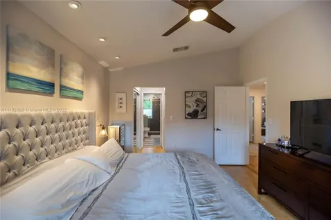 1145 Papaya Street Hollywood FL 33019