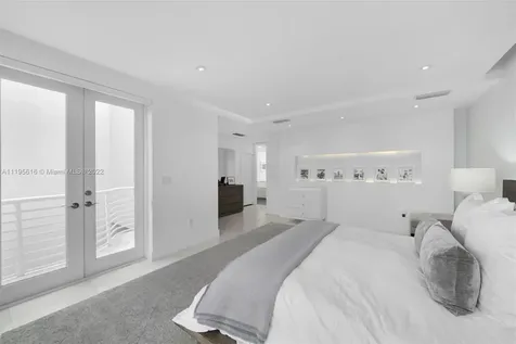 6105 Laguna Drive W Miami Beach FL 33141