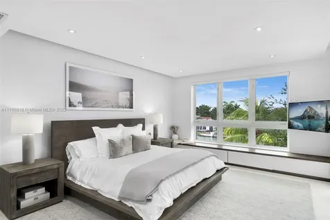 6105 Laguna Drive W Miami Beach FL 33141