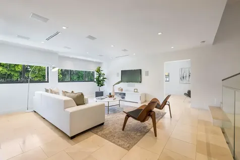 7239 E Lago Drive Coral Gables FL 33143