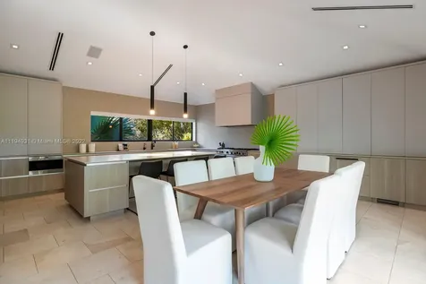 7239 E Lago Drive Coral Gables FL 33143