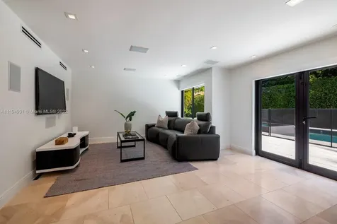 7239 E Lago Drive Coral Gables FL 33143