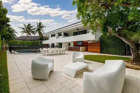 7239 E Lago Drive Coral Gables FL 33143