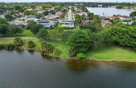 2410 NE 209th Terrace Miami FL 33180