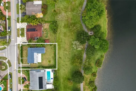 2410 NE 209th Terrace Miami FL 33180