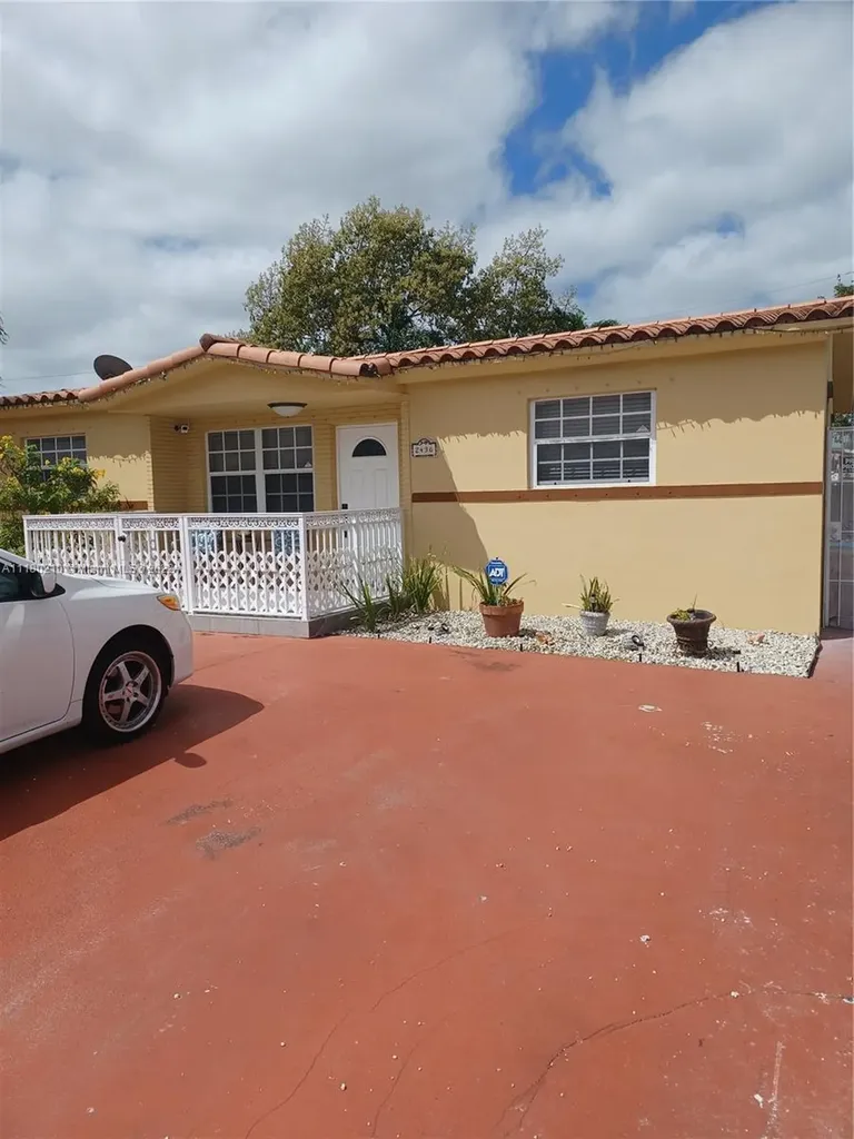 2436 W 9th Court Hialeah FL 33010
