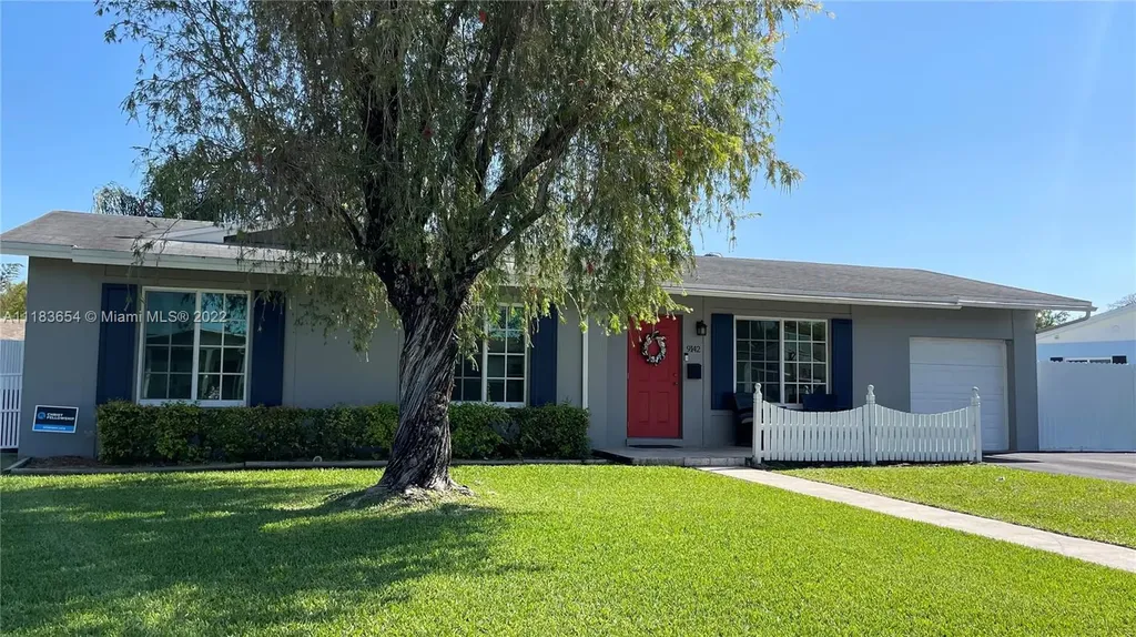 9142 SW 182nd Street Palmetto Bay FL 33157