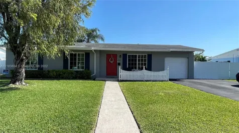 9142 SW 182nd Street Palmetto Bay FL 33157