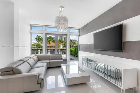 334 S Parkway Golden Beach FL 33160