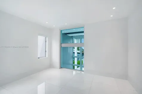 334 S Parkway Golden Beach FL 33160