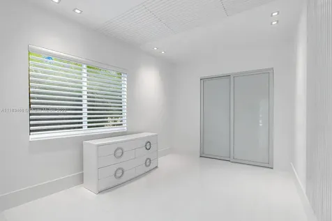 334 S Parkway Golden Beach FL 33160
