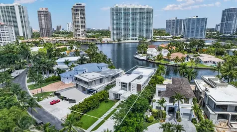 334 S Parkway Golden Beach FL 33160