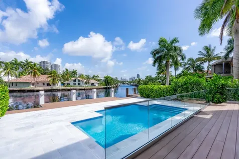 334 S Parkway Golden Beach FL 33160