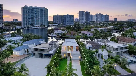 334 S Parkway Golden Beach FL 33160
