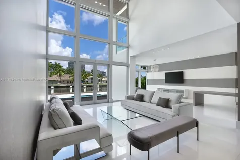334 S Parkway Golden Beach FL 33160