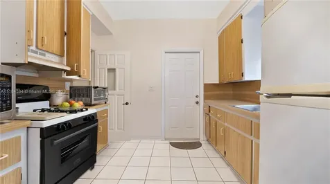 535 W 51st Street Miami Beach FL 33140