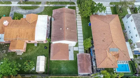 1852 SW 15th Street Miami FL 33145