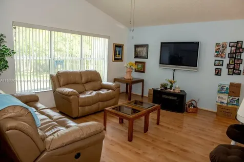 592 Carrington Lane Weston FL 33326