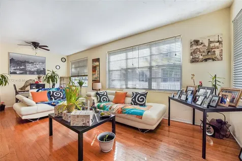 6945 Rue Vendome Miami Beach FL 33141
