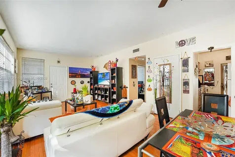 6945 Rue Vendome Miami Beach FL 33141