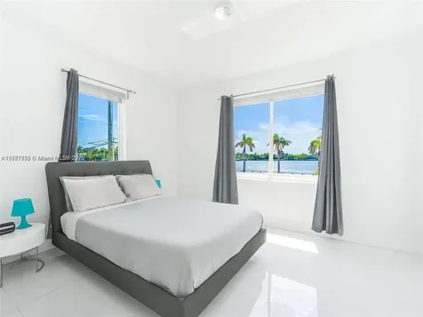 809 S Ocean Drive Hollywood FL 33019