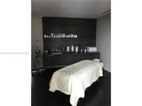 18555 Collins Avenue Aventura FL 33160