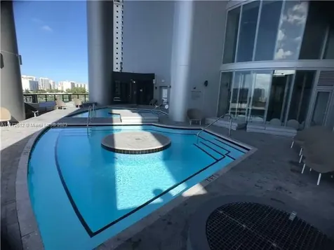 18555 Collins Avenue Aventura FL 33160