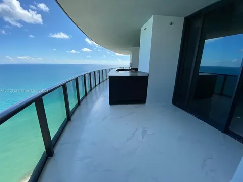 18555 Collins Avenue Aventura FL 33160