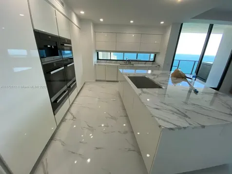 18555 Collins Avenue Aventura FL 33160