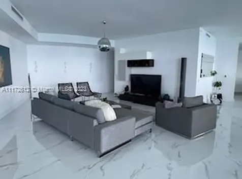 18555 Collins Avenue Aventura FL 33160