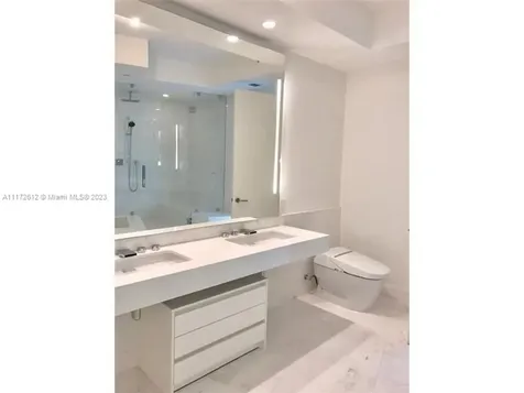 18555 Collins Avenue Aventura FL 33160