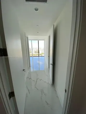 18555 Collins Avenue Aventura FL 33160