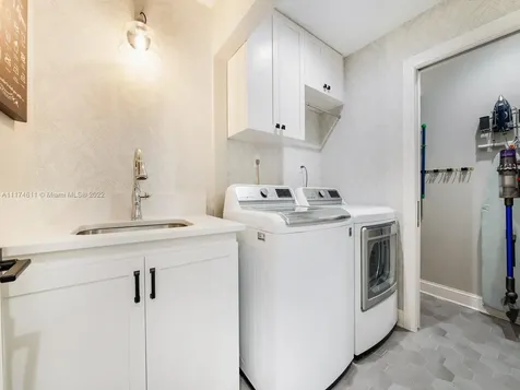 8904 SW 177th Terrace Palmetto Bay FL 33157