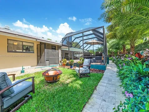 8904 SW 177th Terrace Palmetto Bay FL 33157
