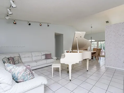 4760 E Hawkes Bluff Avenue Davie FL 33331