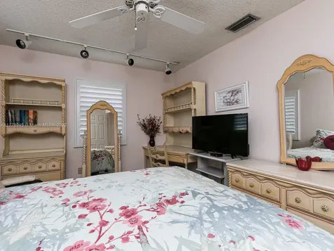 4760 E Hawkes Bluff Avenue Davie FL 33331