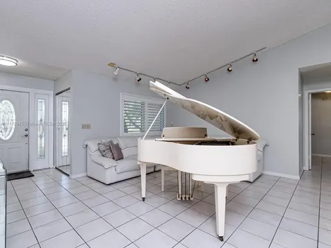 4760 E Hawkes Bluff Avenue Davie FL 33331