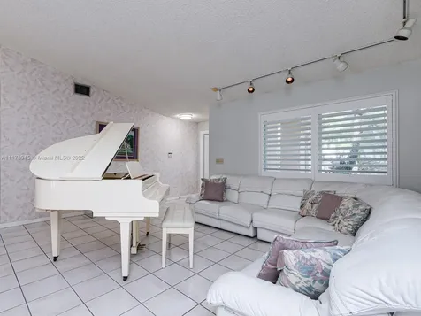 4760 E Hawkes Bluff Avenue Davie FL 33331