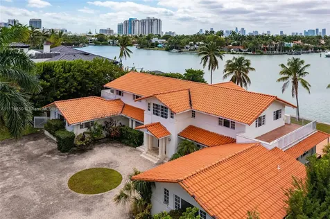 2220 N Bay Road Miami Beach FL 33140