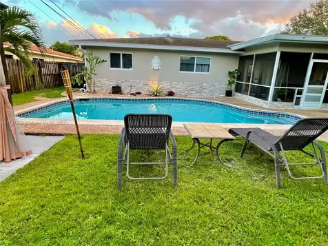 5381 SW 7th Street Plantation FL 33317