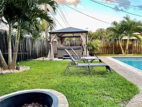 5381 SW 7th Street Plantation FL 33317