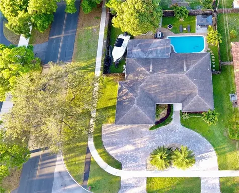 5381 SW 7th Street Plantation FL 33317