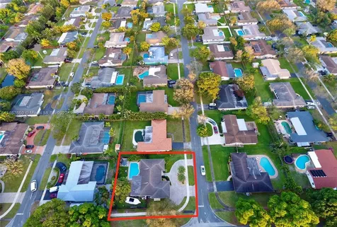 5381 SW 7th Street Plantation FL 33317