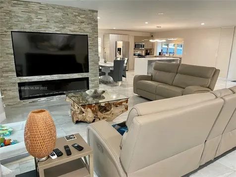 5381 SW 7th Street Plantation FL 33317